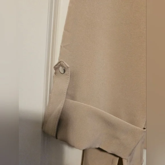 Kathy Che Womens Tan Button-Up Shirt Top Blouse with Silver Accents Sz M - Picture 3 of 7